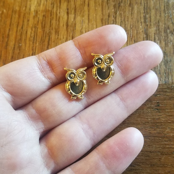 NWOT Gold Owl Studs - Picture 8 of 9
